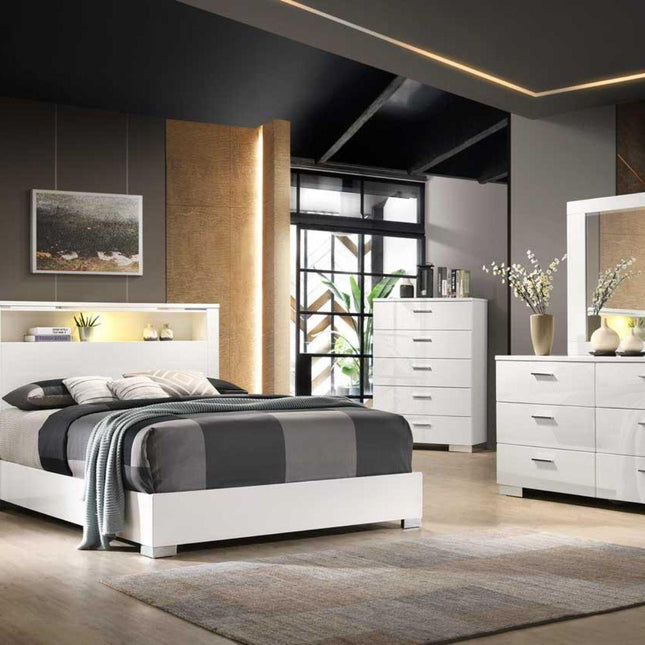 1021 Elaine King Bedroom Set