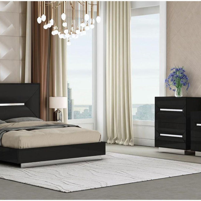 1071 Cypress King Bedroom Set in Black & Chrome